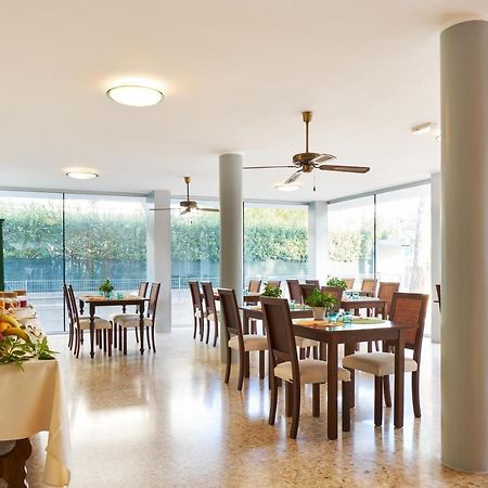 G/Hotel Lignano Линяно Сабиадоро Екстериор снимка