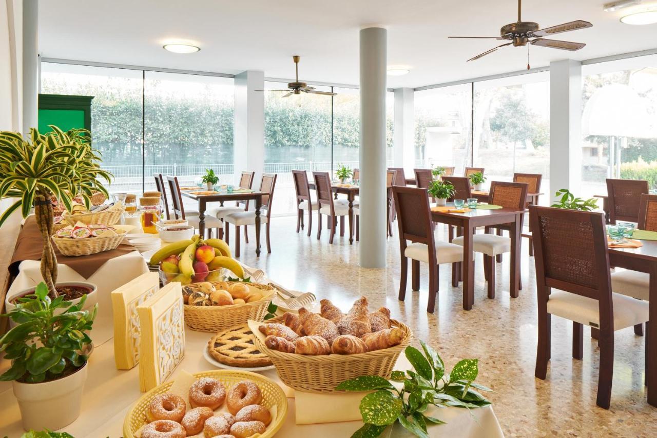 G/Hotel Lignano Линяно Сабиадоро Екстериор снимка